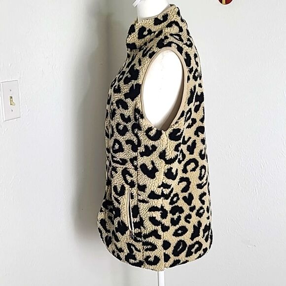 Leopard Sherpa Vest, Zips up the Front, 2 Pockets, Size Medium - Picture 8 of 12